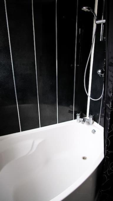 3 Bed, Parking Inc 15 Percent Off For Monthly Stays Westoe Eksteriør bilde